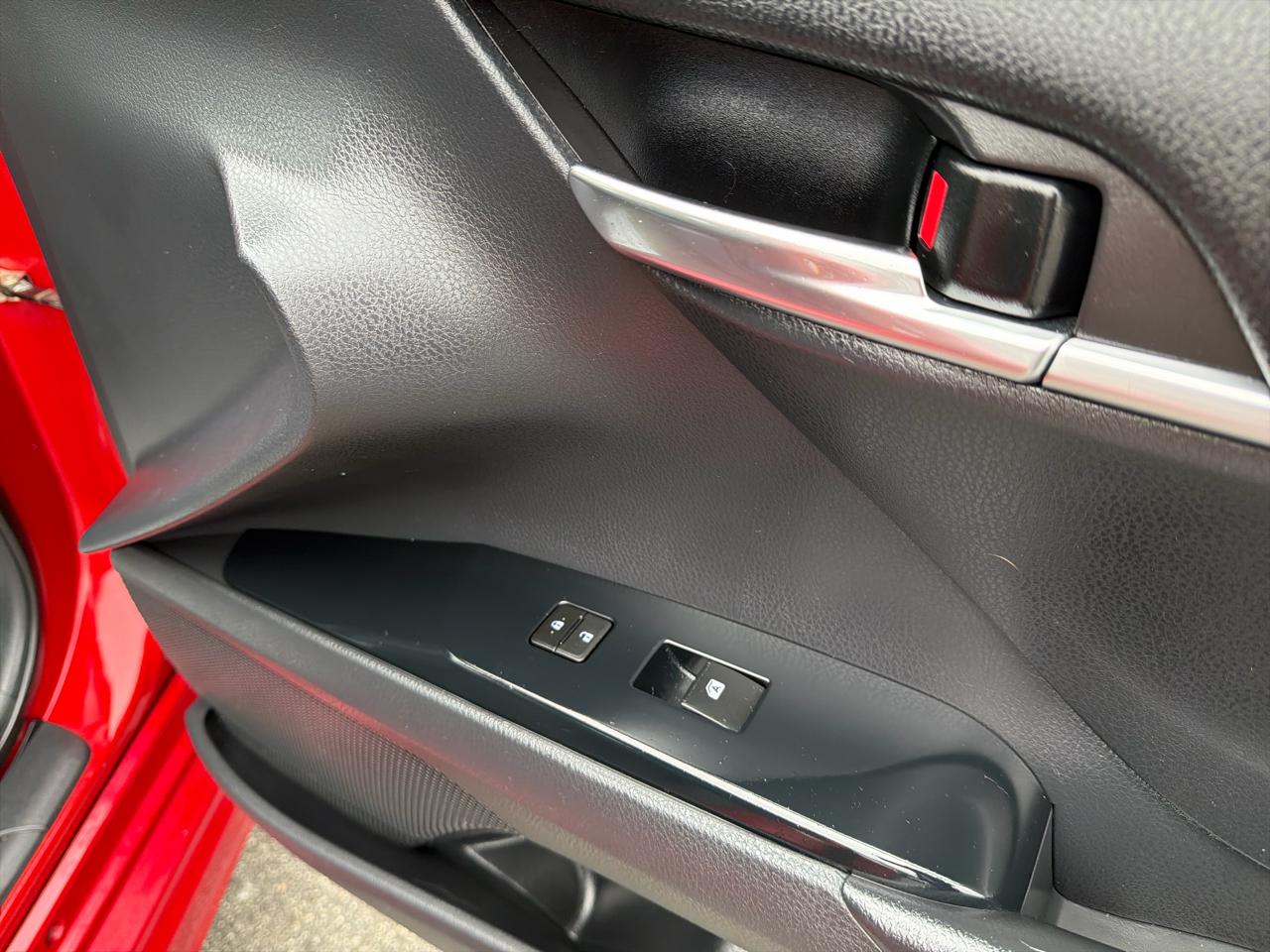 Toyota Camry Hybrid LE CVT (Natl) 2019