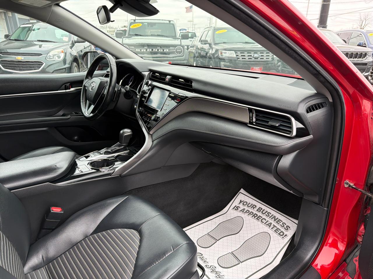 Toyota Camry Hybrid LE CVT (Natl) 2019