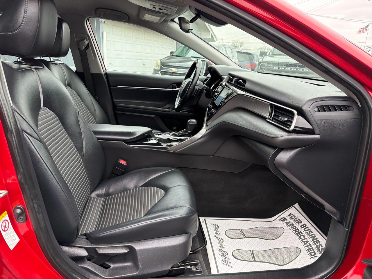 Toyota Camry Hybrid LE CVT (Natl) 2019