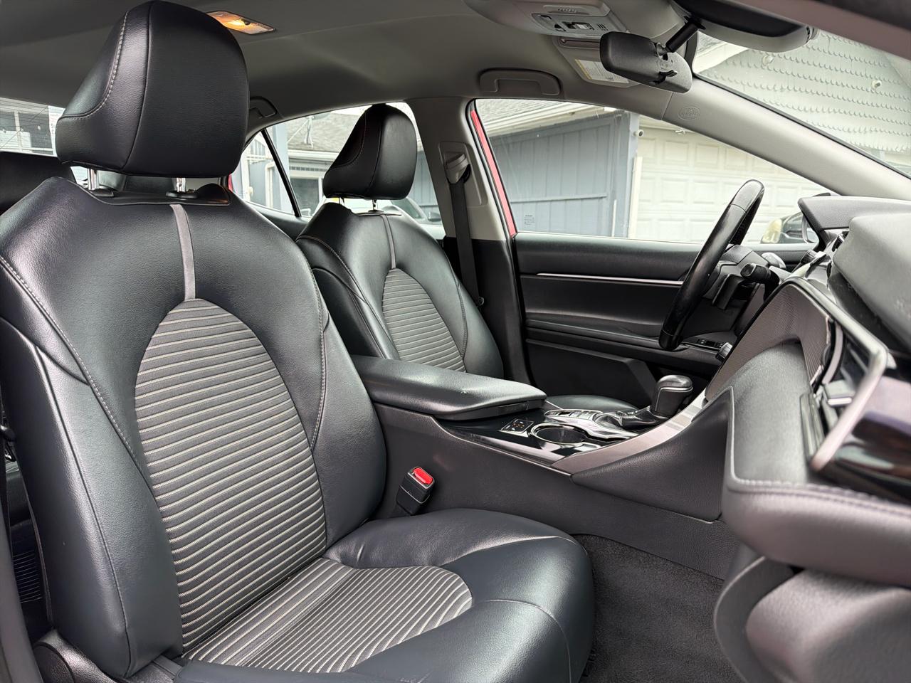 Toyota Camry Hybrid LE CVT (Natl) 2019