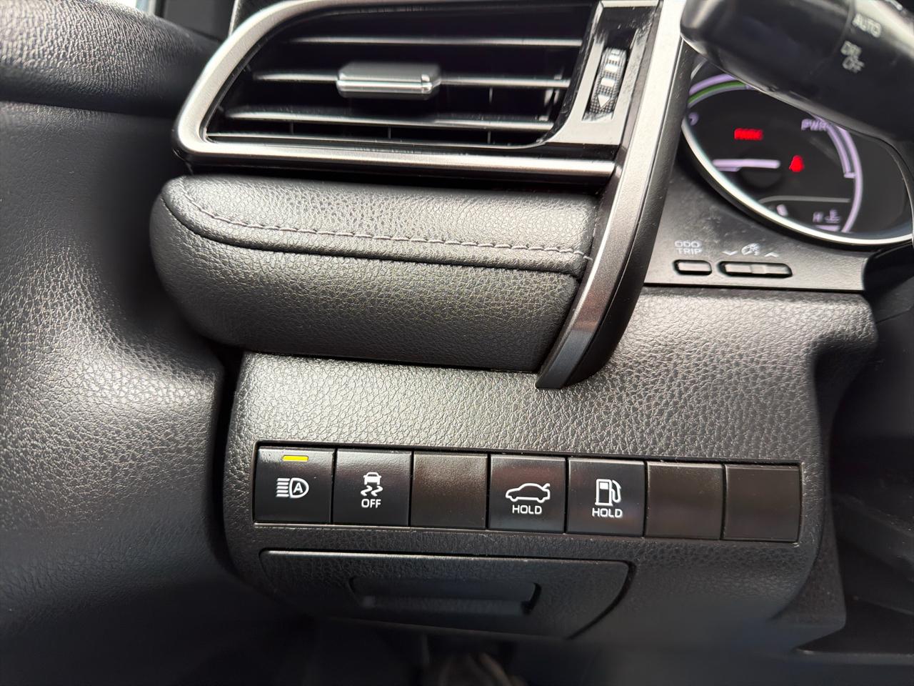 Toyota Camry Hybrid LE CVT (Natl) 2019