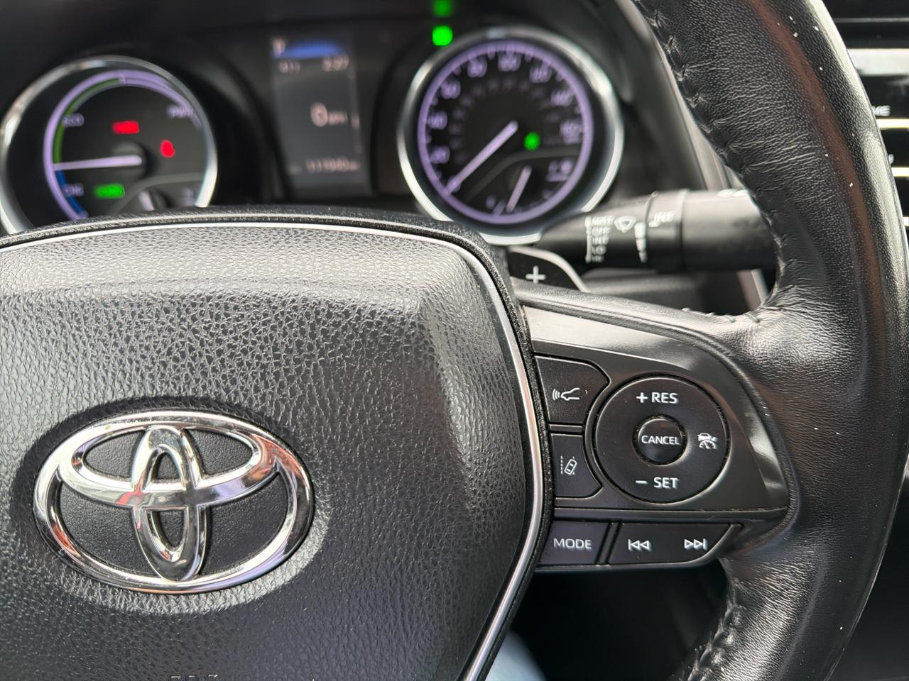 Toyota Camry Hybrid LE CVT (Natl) 2019