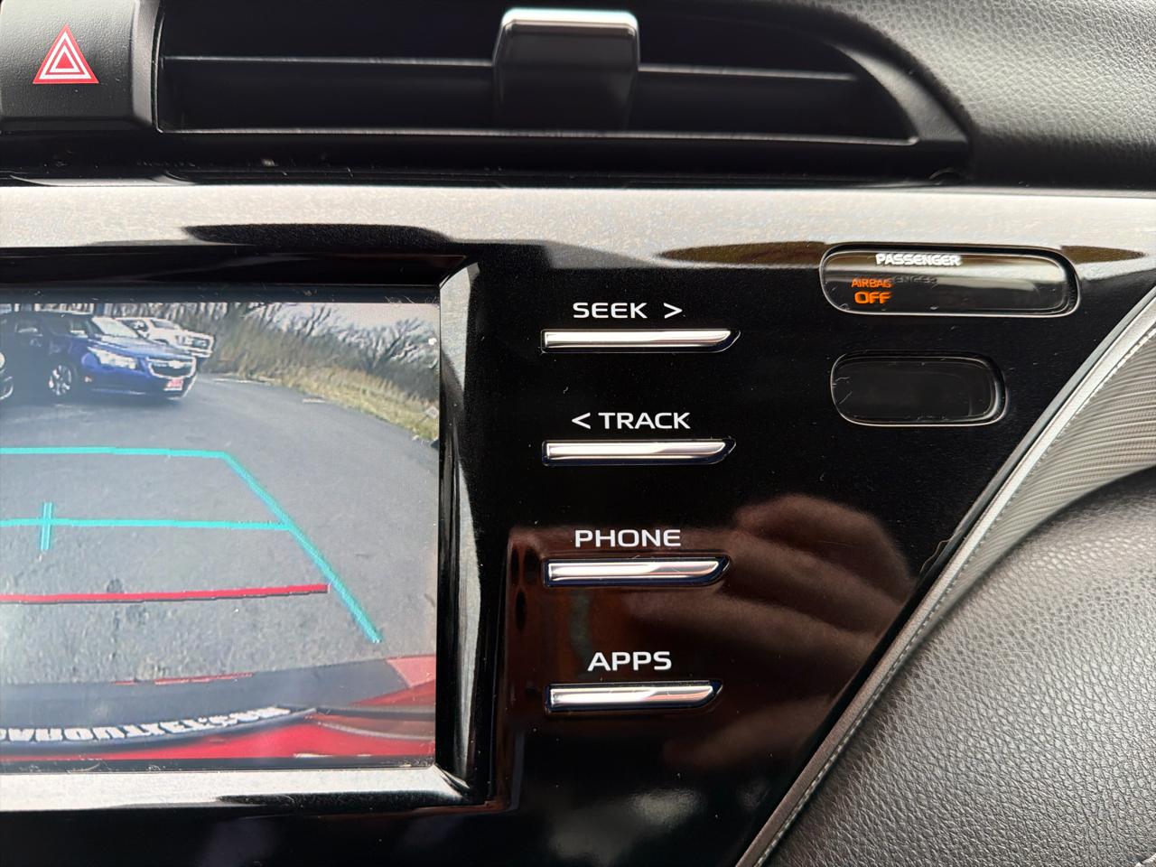 Toyota Camry Hybrid LE CVT (Natl) 2019