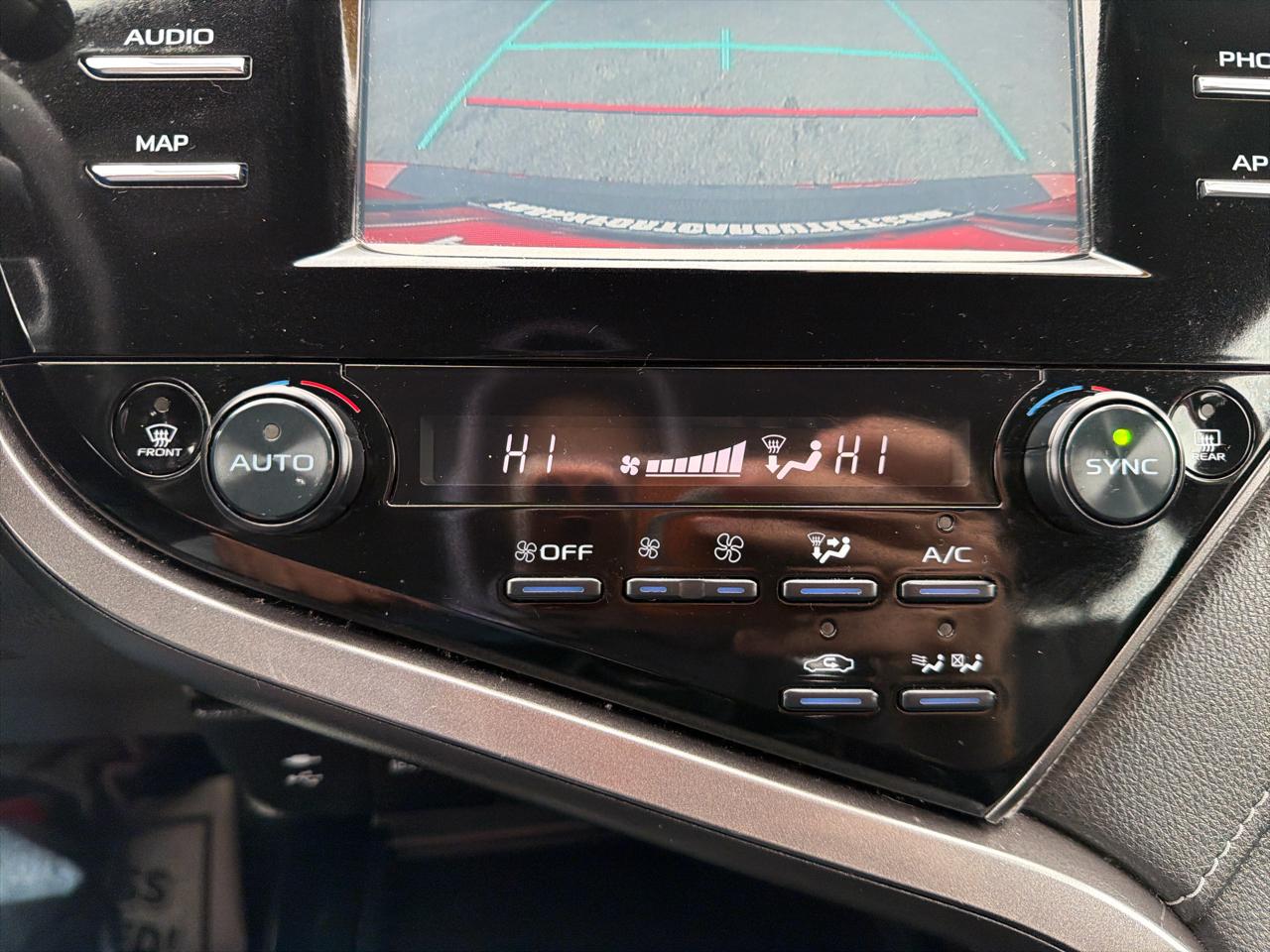 Toyota Camry Hybrid LE CVT (Natl) 2019