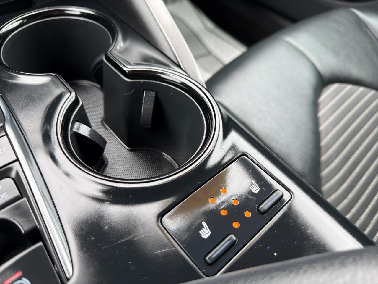 Toyota Camry Hybrid LE CVT (Natl) 2019