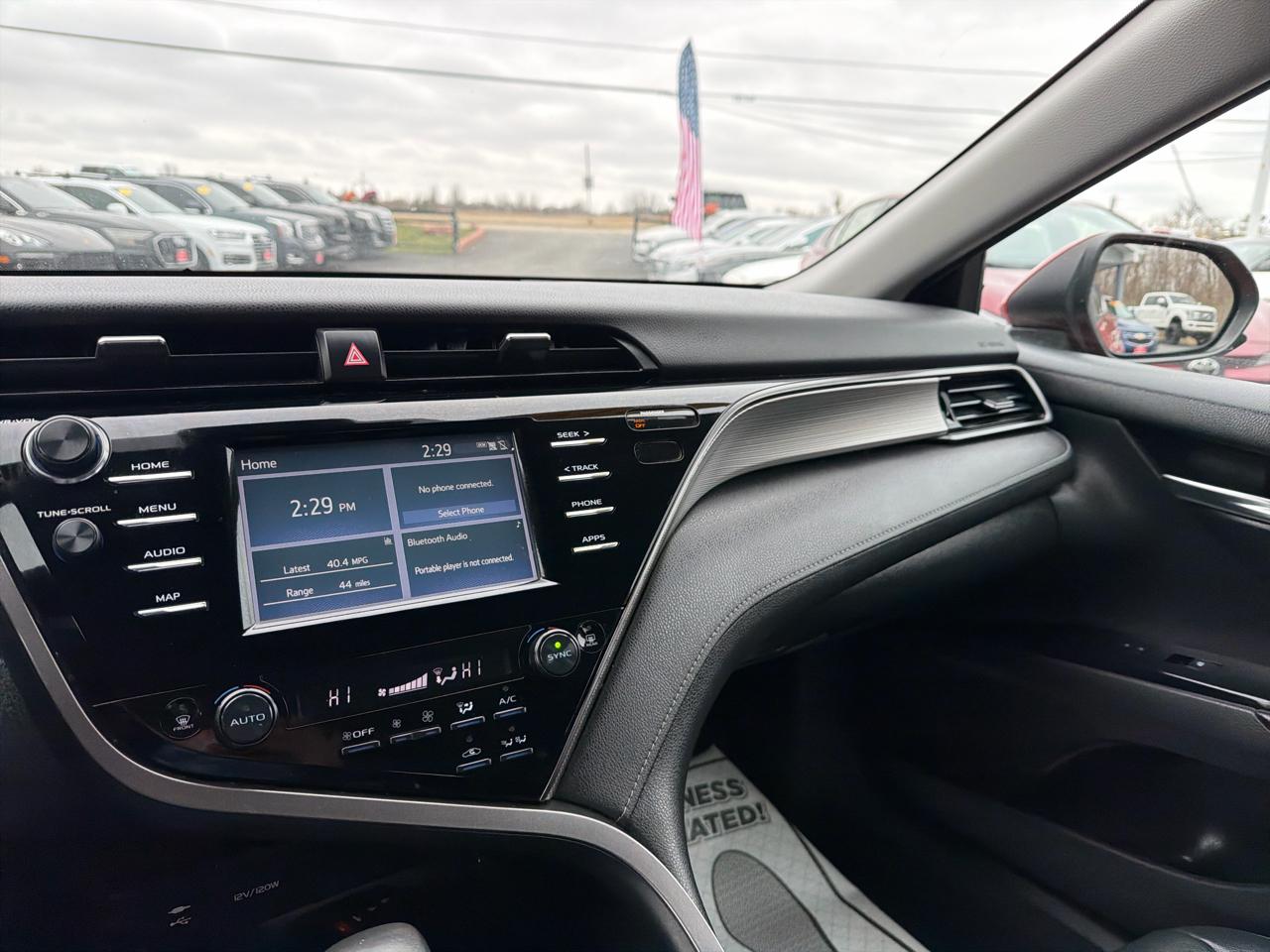 Toyota Camry Hybrid LE CVT (Natl) 2019