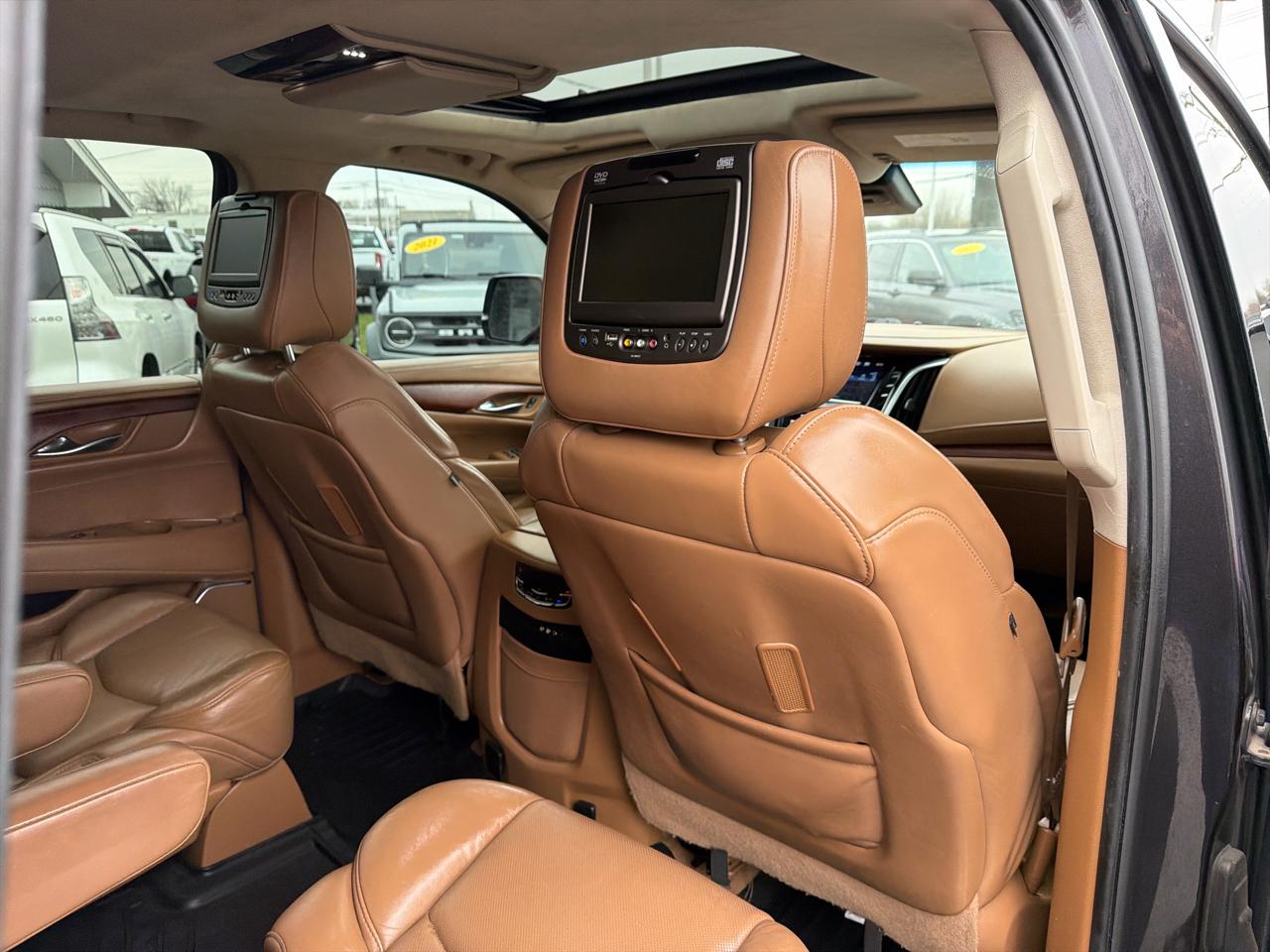 Cadillac Escalade 4WD 4dr Platinum 2016