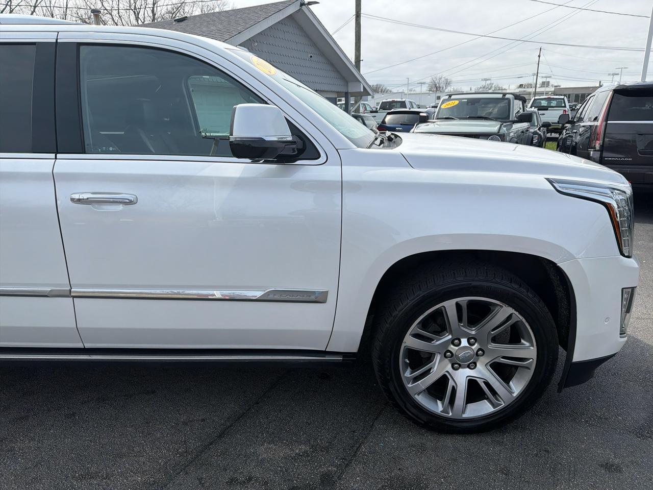 Cadillac Escalade ESV 4WD 4dr Premium Luxury 2017