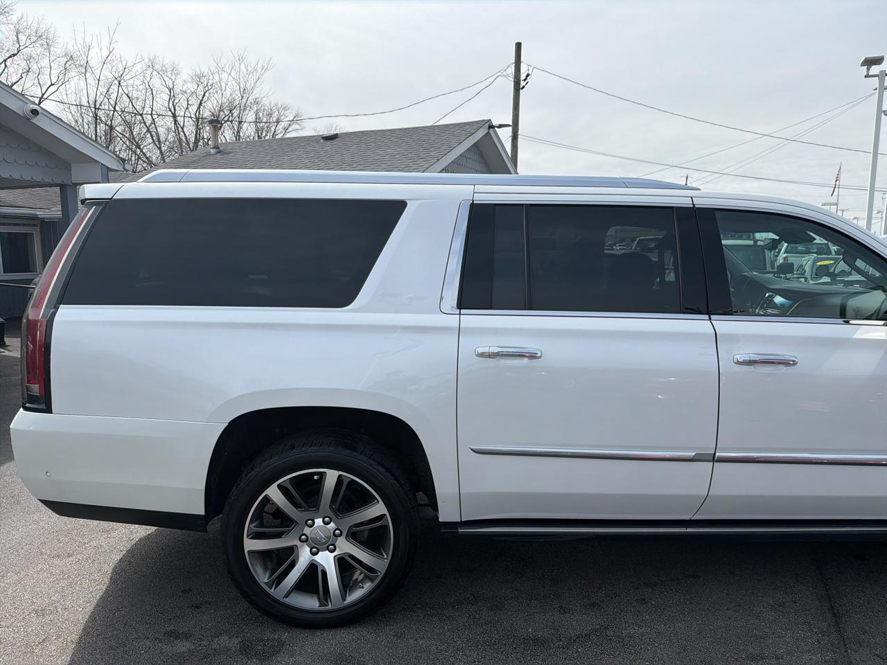 Cadillac Escalade ESV 4WD 4dr Premium Luxury 2017