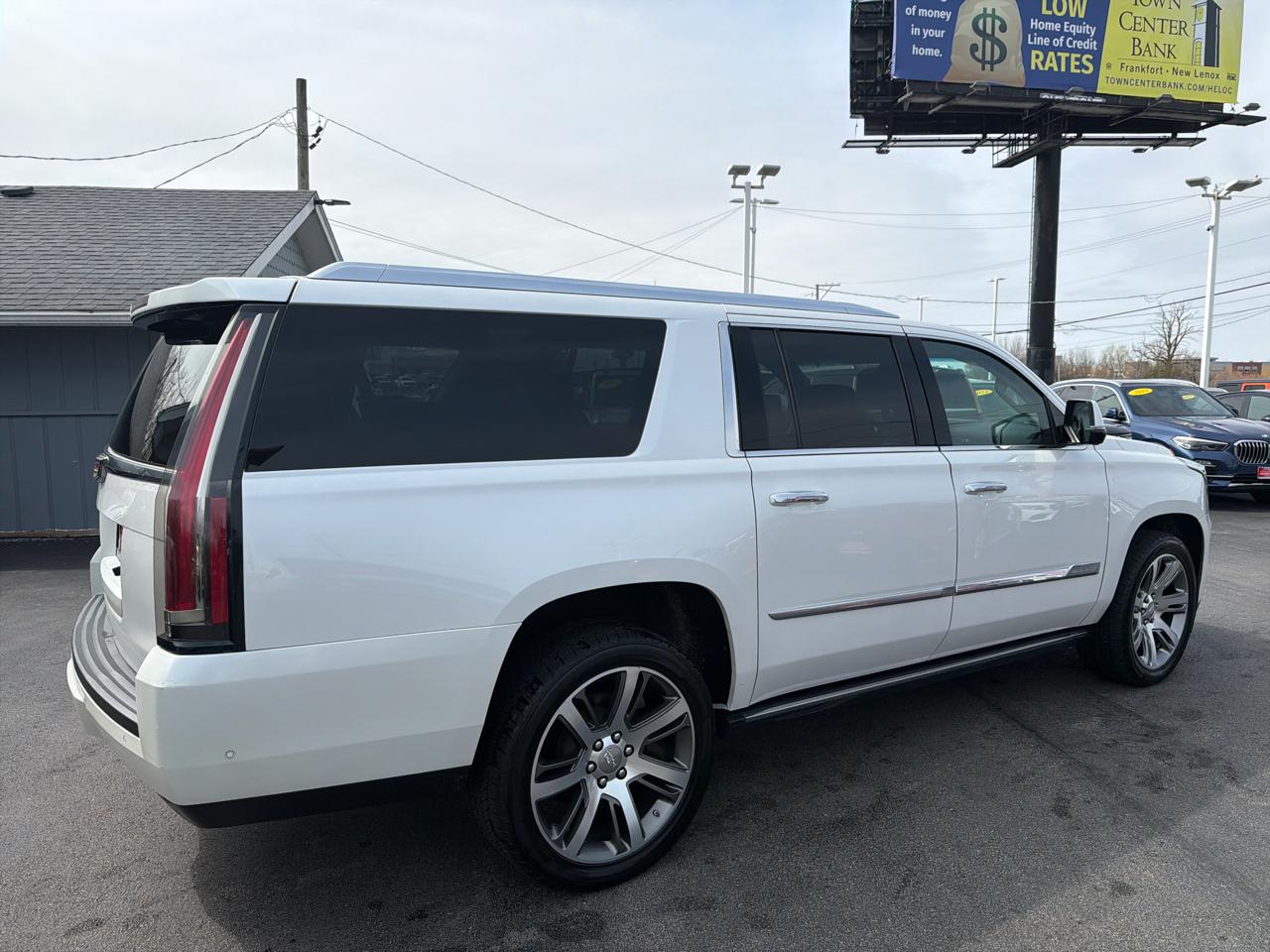 Cadillac Escalade ESV 4WD 4dr Premium Luxury 2017