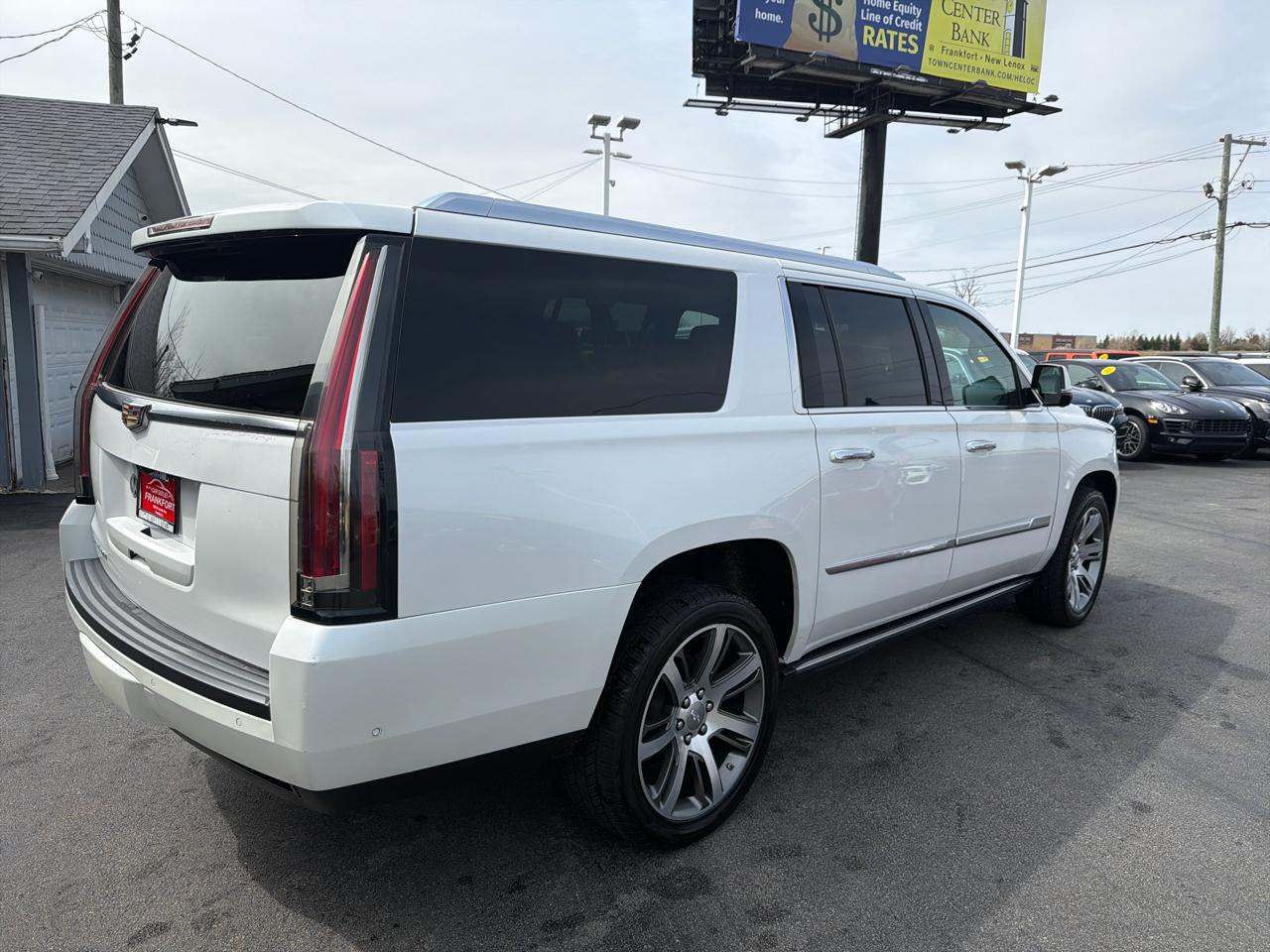 Cadillac Escalade ESV 4WD 4dr Premium Luxury 2017
