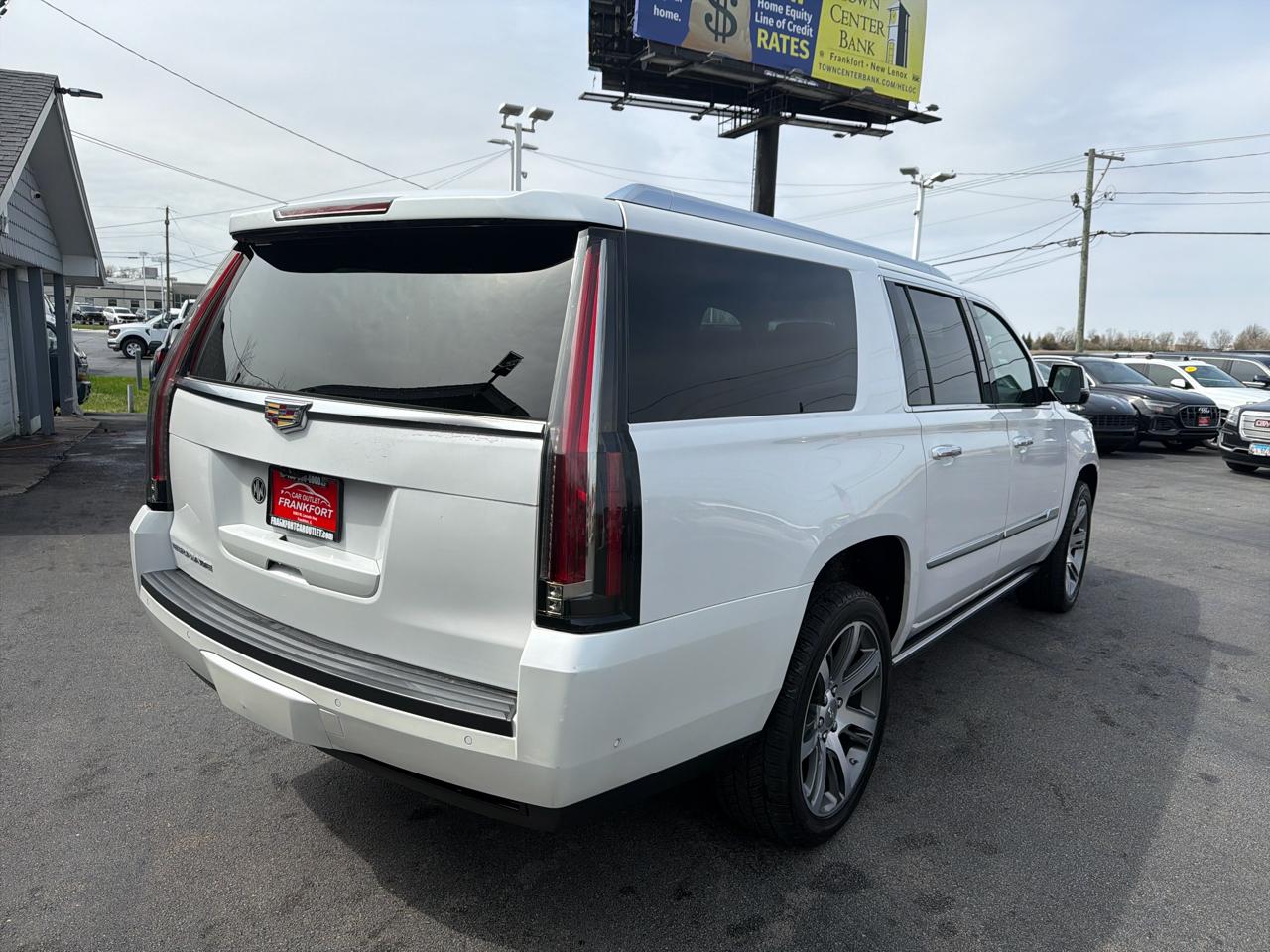 Cadillac Escalade ESV 4WD 4dr Premium Luxury 2017