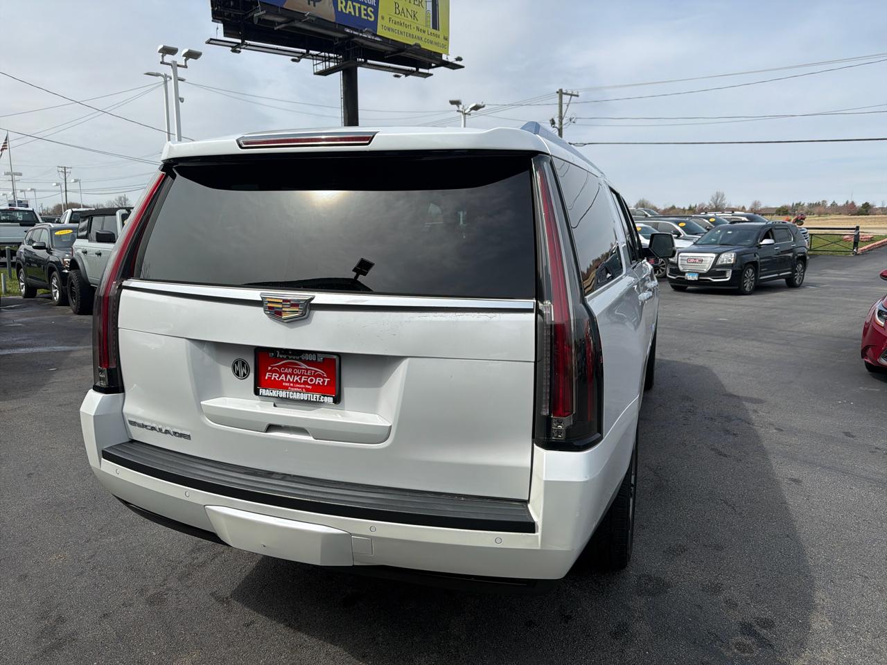 Cadillac Escalade ESV 4WD 4dr Premium Luxury 2017