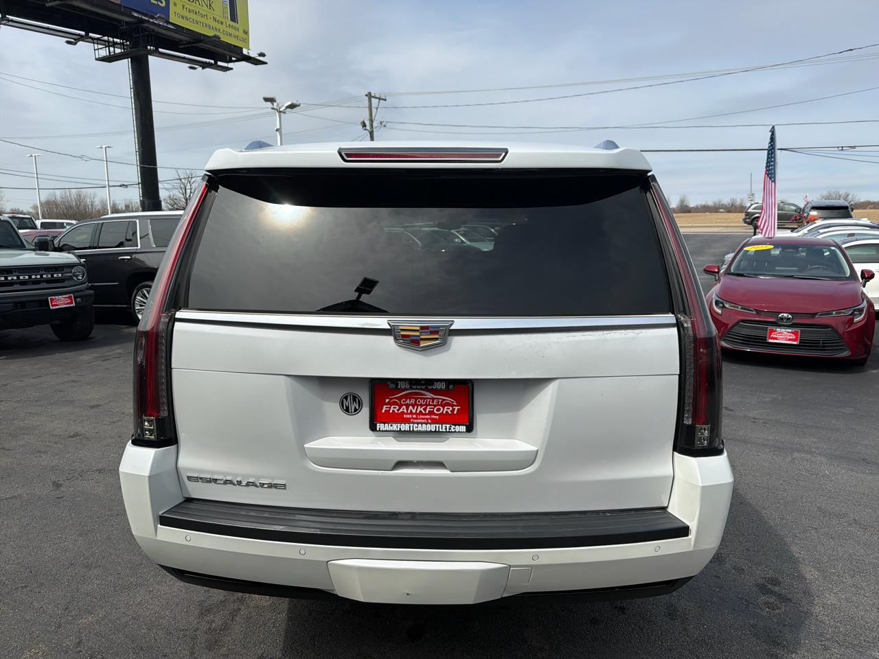 Cadillac Escalade ESV 4WD 4dr Premium Luxury 2017