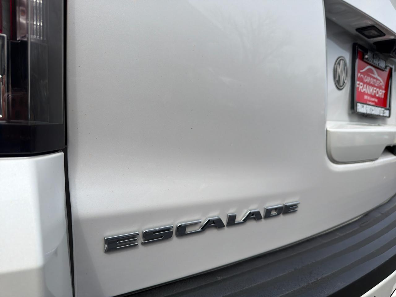 Cadillac Escalade ESV 4WD 4dr Premium Luxury 2017