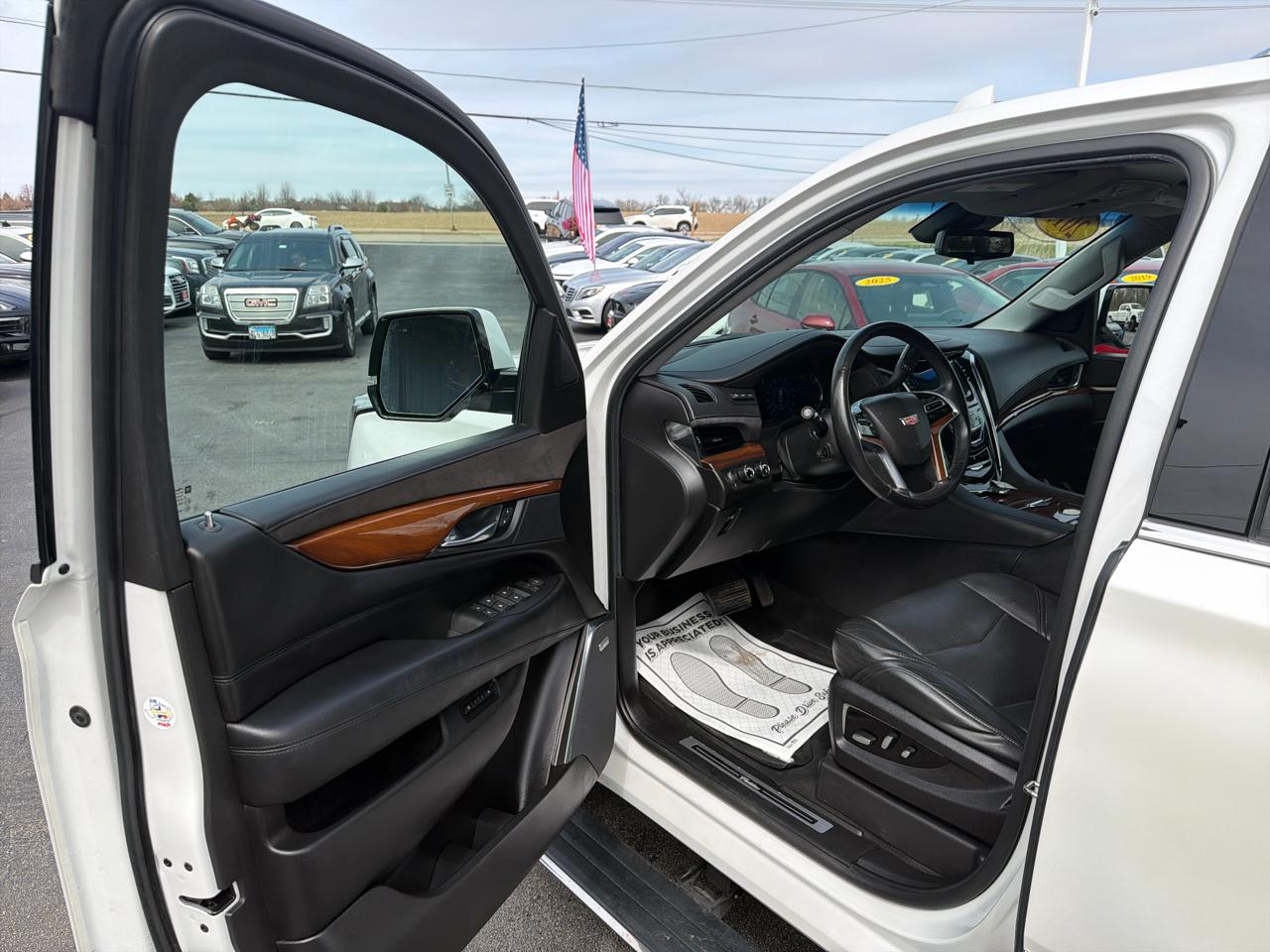 Cadillac Escalade ESV 4WD 4dr Premium Luxury 2017