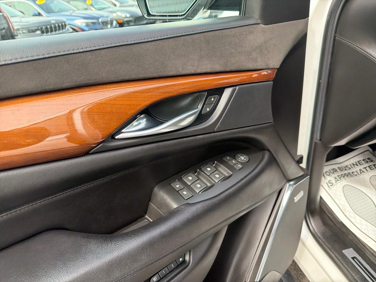 Cadillac Escalade ESV 4WD 4dr Premium Luxury 2017