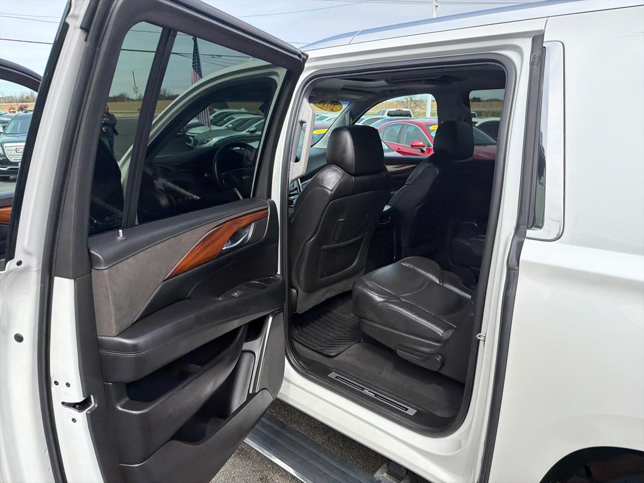 Cadillac Escalade ESV 4WD 4dr Premium Luxury 2017