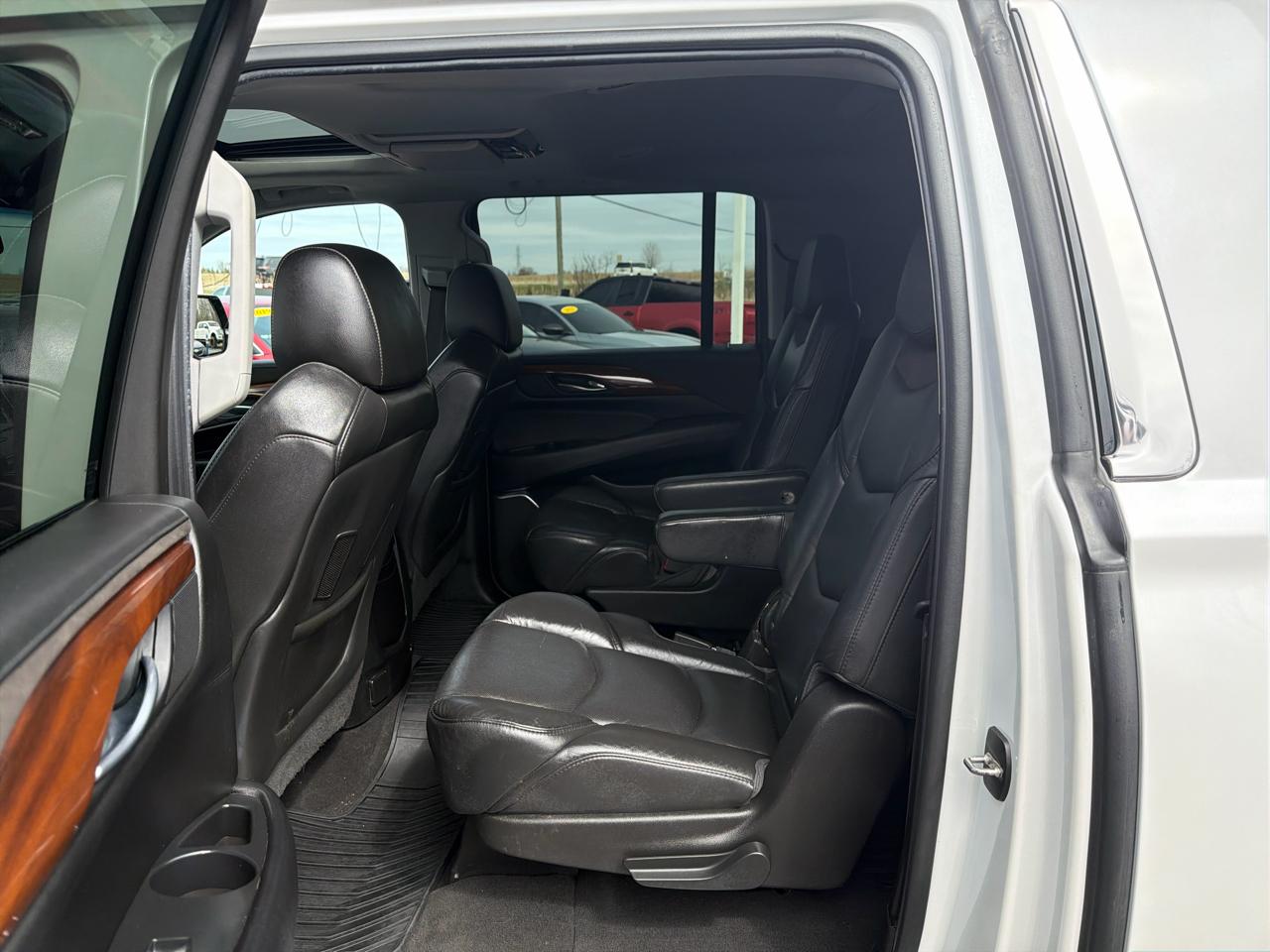 Cadillac Escalade ESV 4WD 4dr Premium Luxury 2017