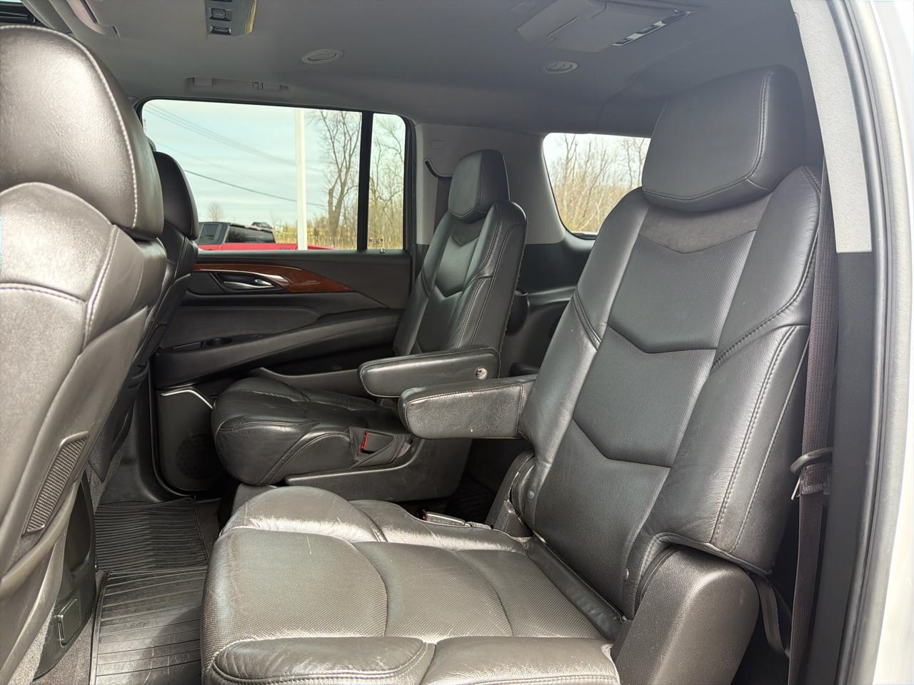 Cadillac Escalade ESV 4WD 4dr Premium Luxury 2017