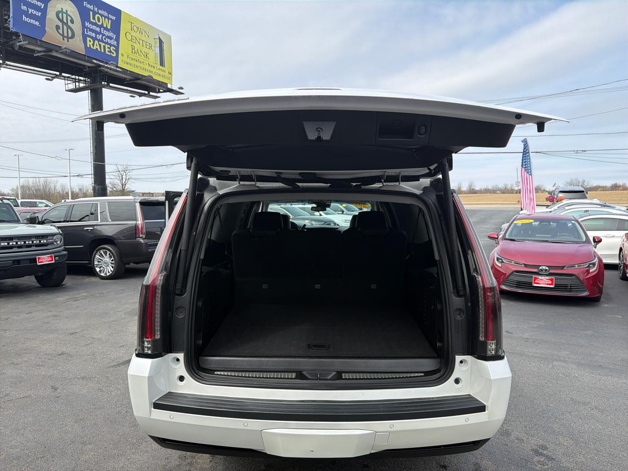 Cadillac Escalade ESV 4WD 4dr Premium Luxury 2017