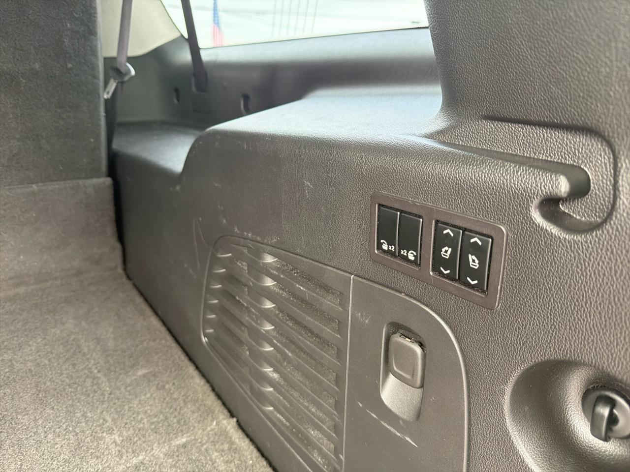 Cadillac Escalade ESV 4WD 4dr Premium Luxury 2017