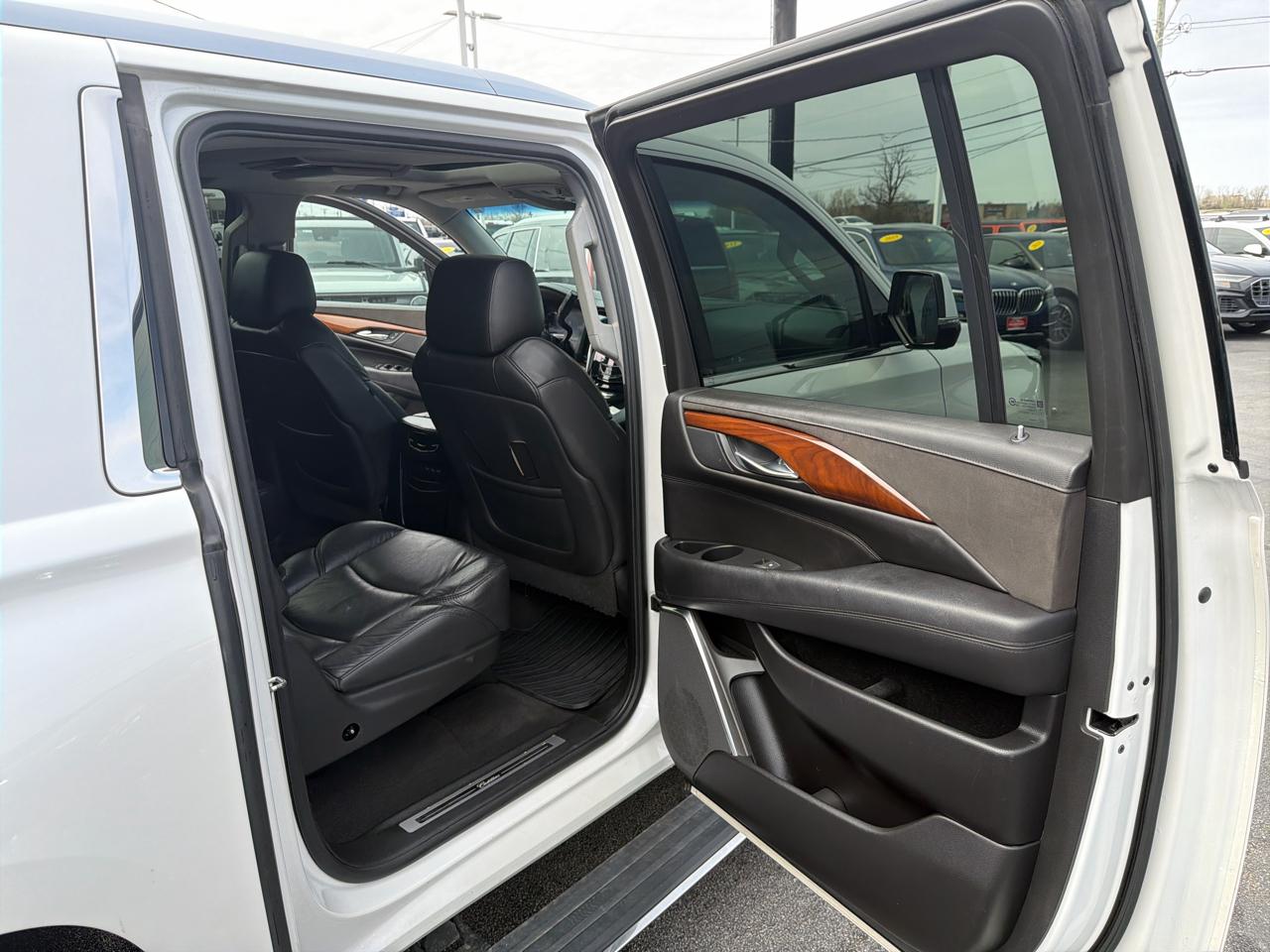 Cadillac Escalade ESV 4WD 4dr Premium Luxury 2017