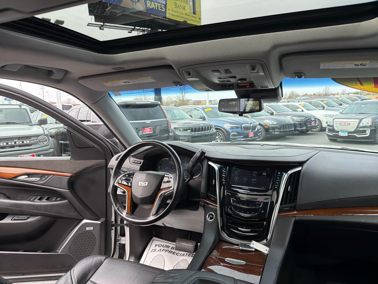 Cadillac Escalade ESV 4WD 4dr Premium Luxury 2017