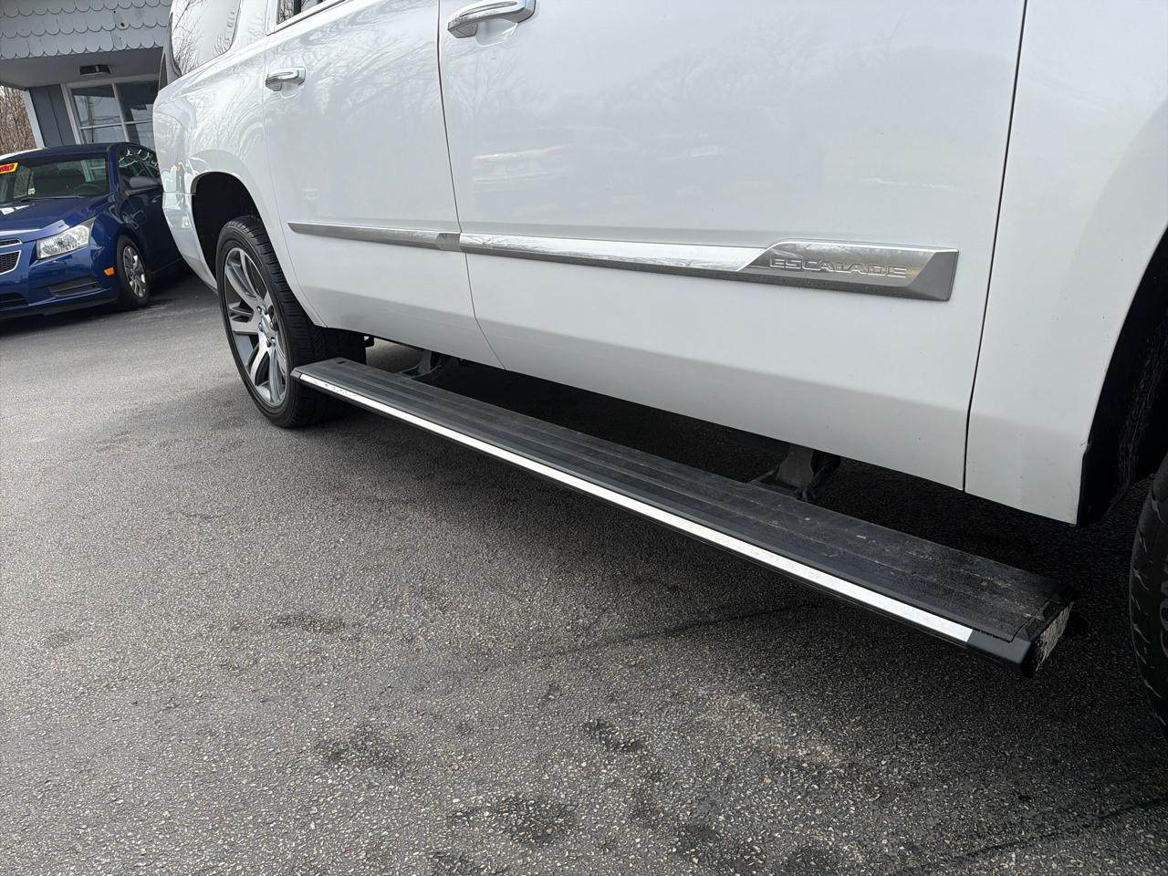 Cadillac Escalade ESV 4WD 4dr Premium Luxury 2017