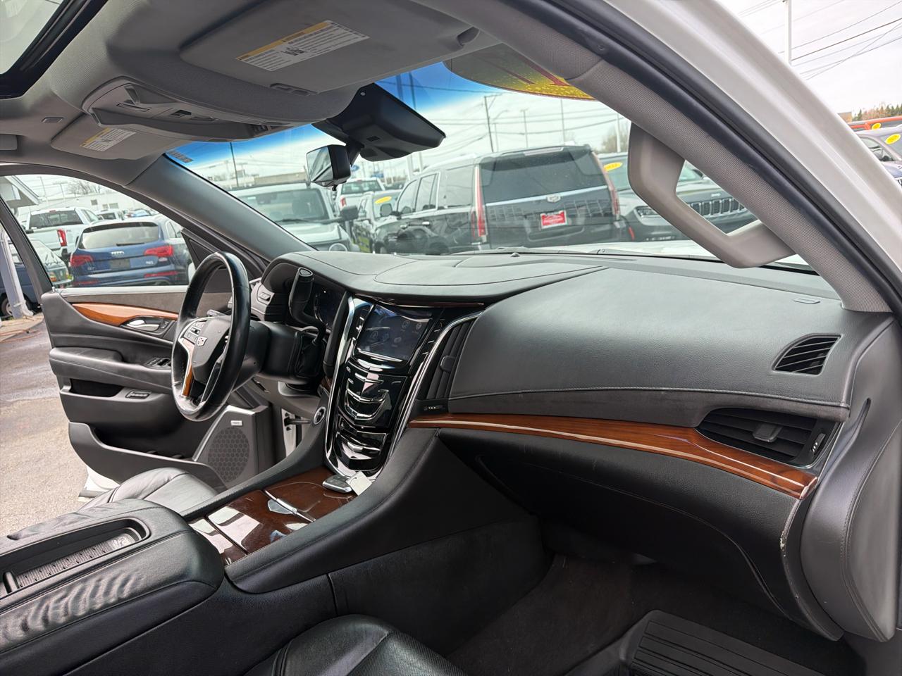 Cadillac Escalade ESV 4WD 4dr Premium Luxury 2017