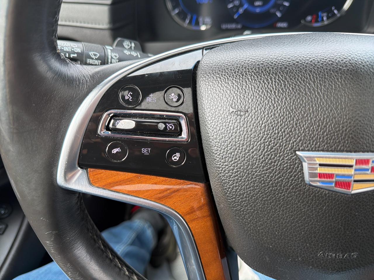 Cadillac Escalade ESV 4WD 4dr Premium Luxury 2017