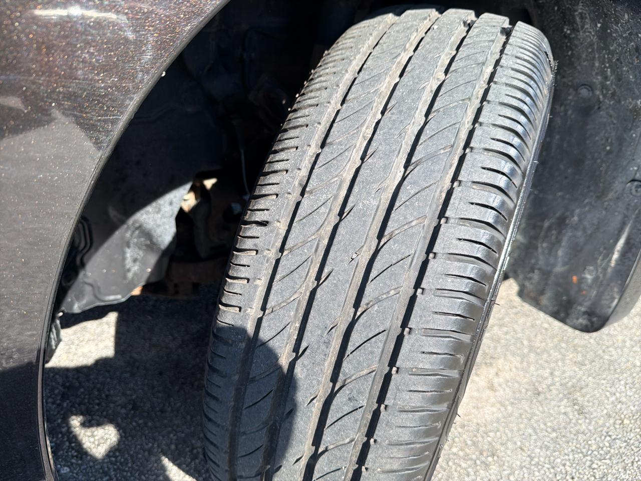 Nissan Sentra 4dr Sdn I4 CVT 2.0 SL 2012