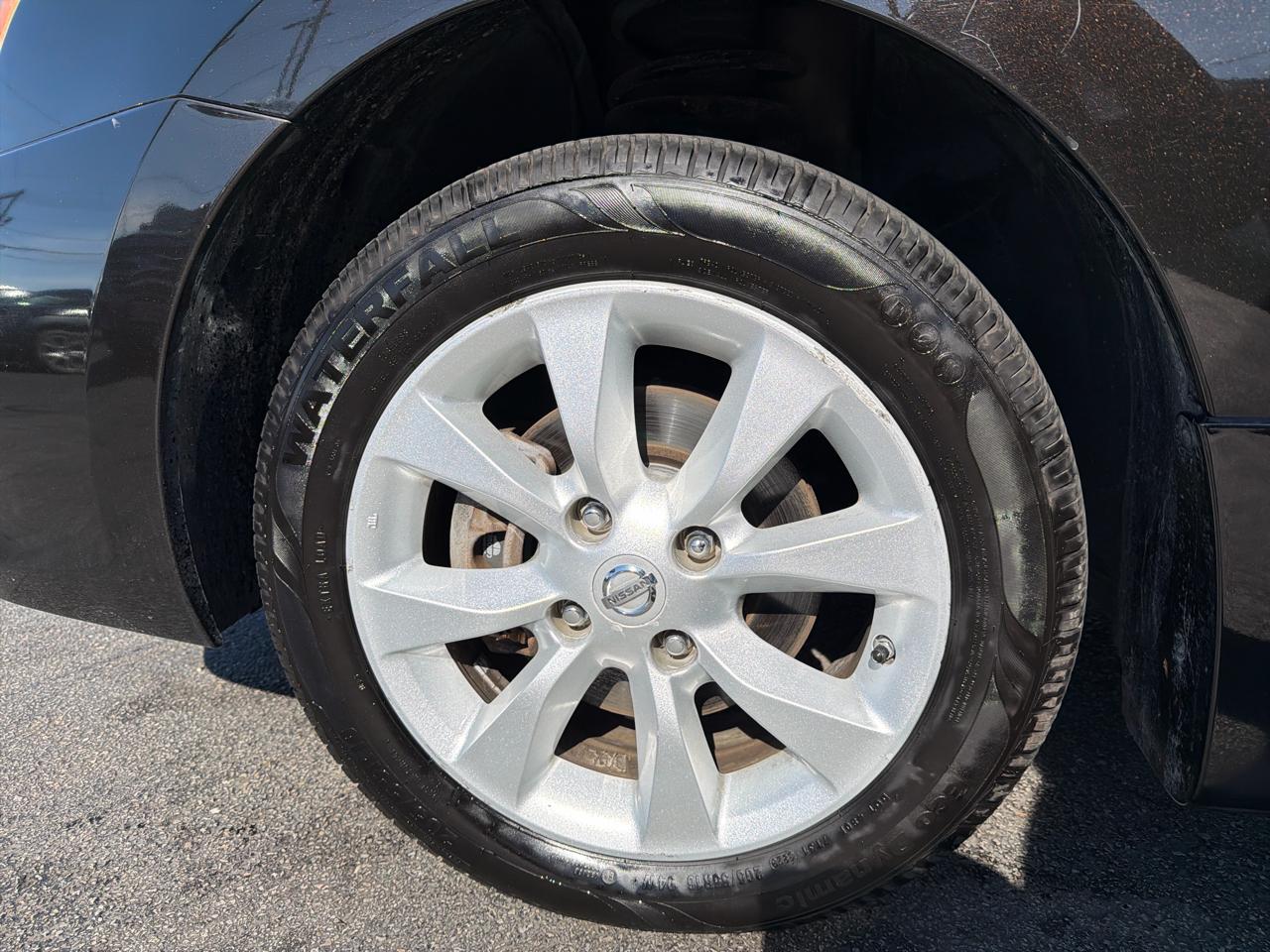 Nissan Sentra 4dr Sdn I4 CVT 2.0 SL 2012