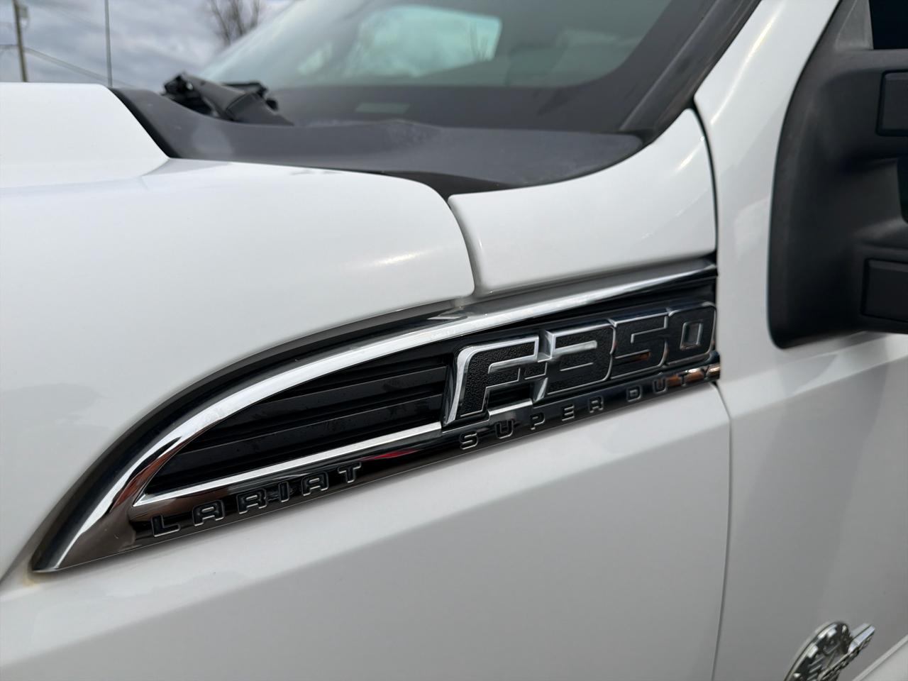 Ford Super Duty F-350 SRW 4WD Crew Cab 156" Lariat 2015