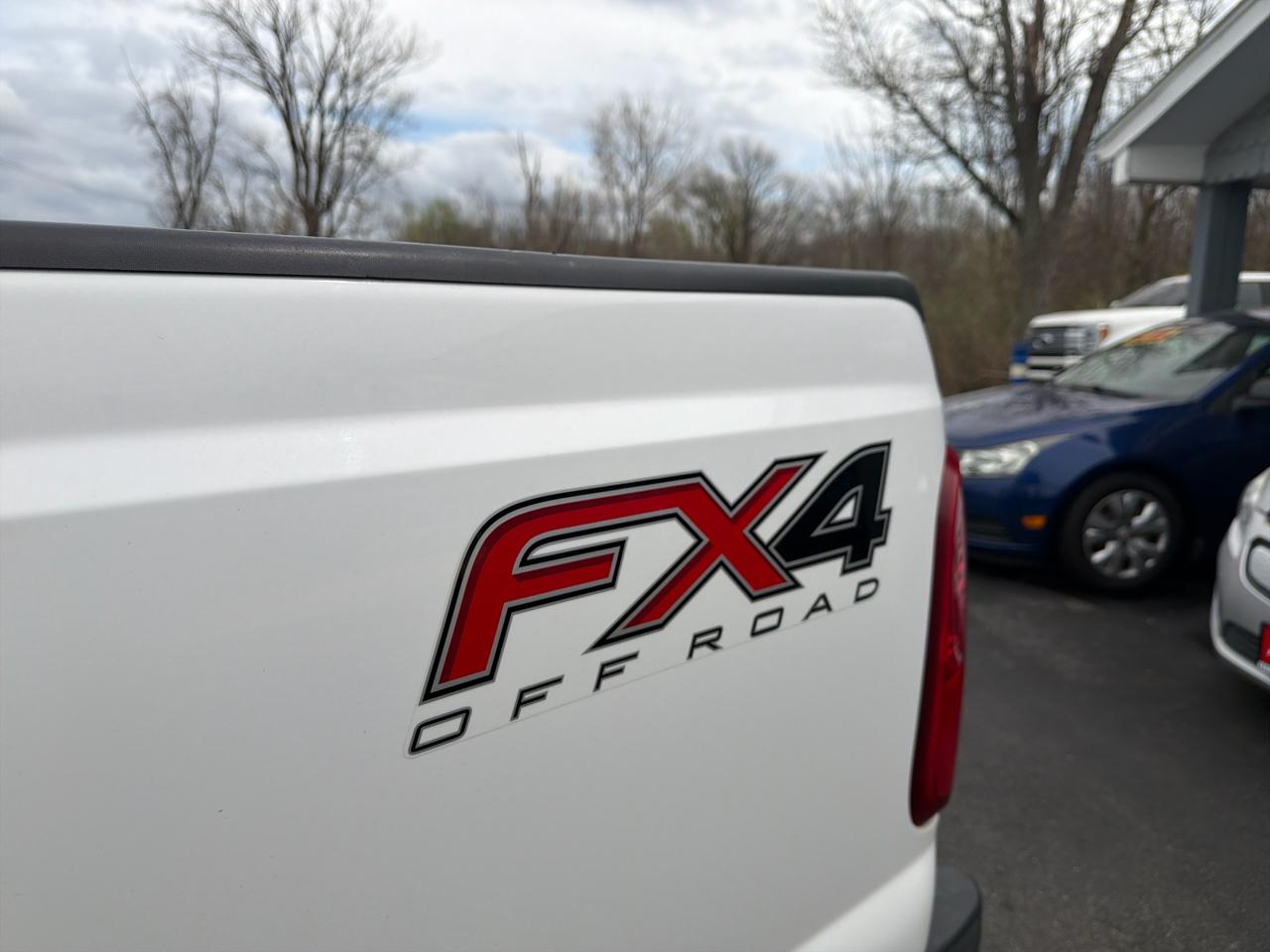 Ford Super Duty F-350 SRW 4WD Crew Cab 156" Lariat 2015