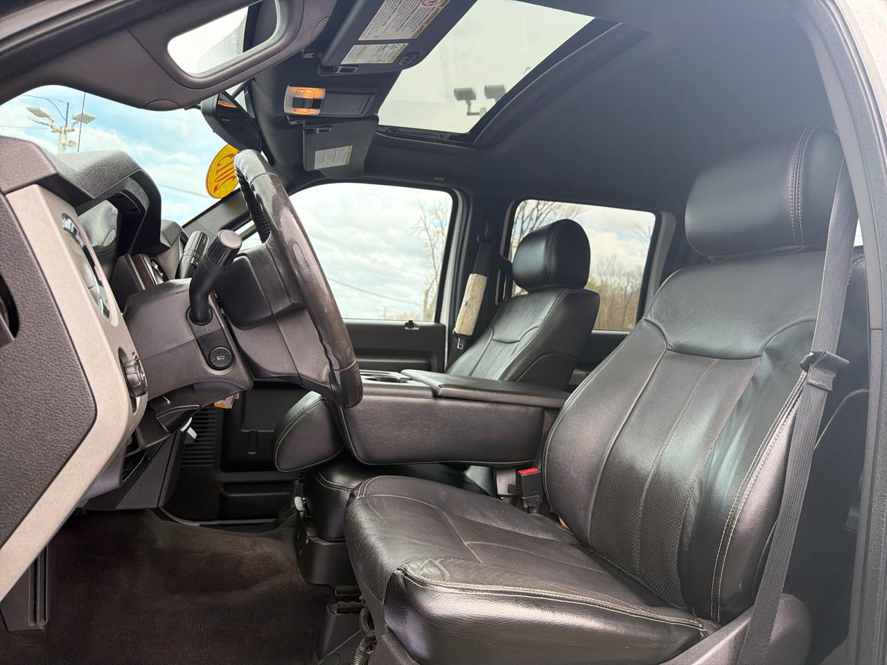 Ford Super Duty F-350 SRW 4WD Crew Cab 156" Lariat 2015