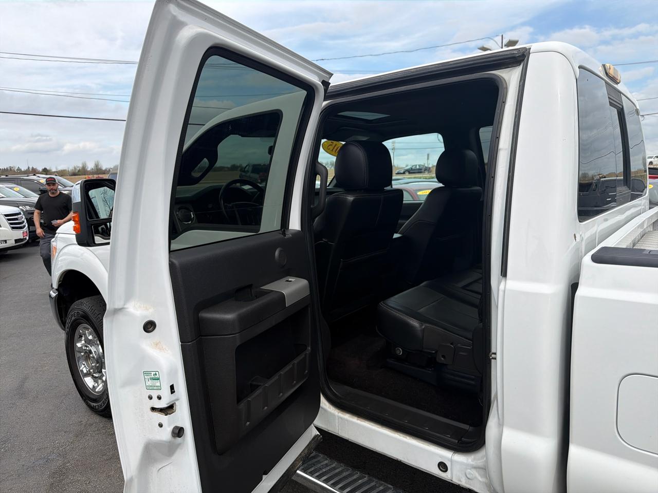 Ford Super Duty F-350 SRW 4WD Crew Cab 156" Lariat 2015