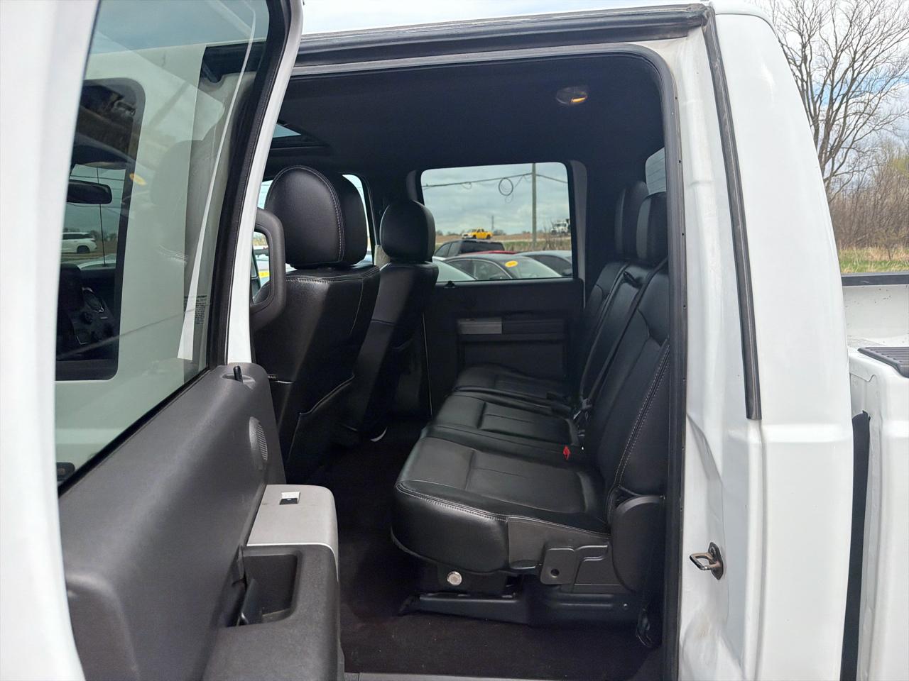 Ford Super Duty F-350 SRW 4WD Crew Cab 156" Lariat 2015