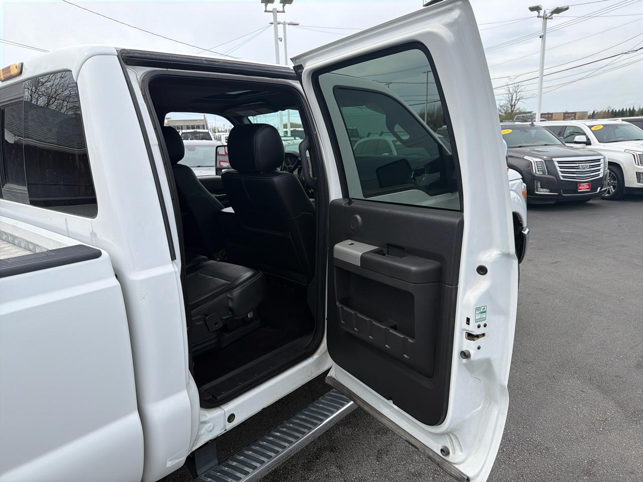 Ford Super Duty F-350 SRW 4WD Crew Cab 156" Lariat 2015