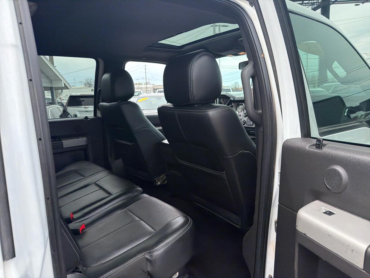 Ford Super Duty F-350 SRW 4WD Crew Cab 156" Lariat 2015