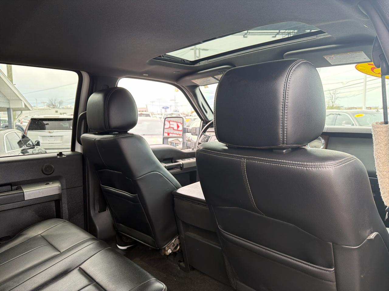 Ford Super Duty F-350 SRW 4WD Crew Cab 156" Lariat 2015