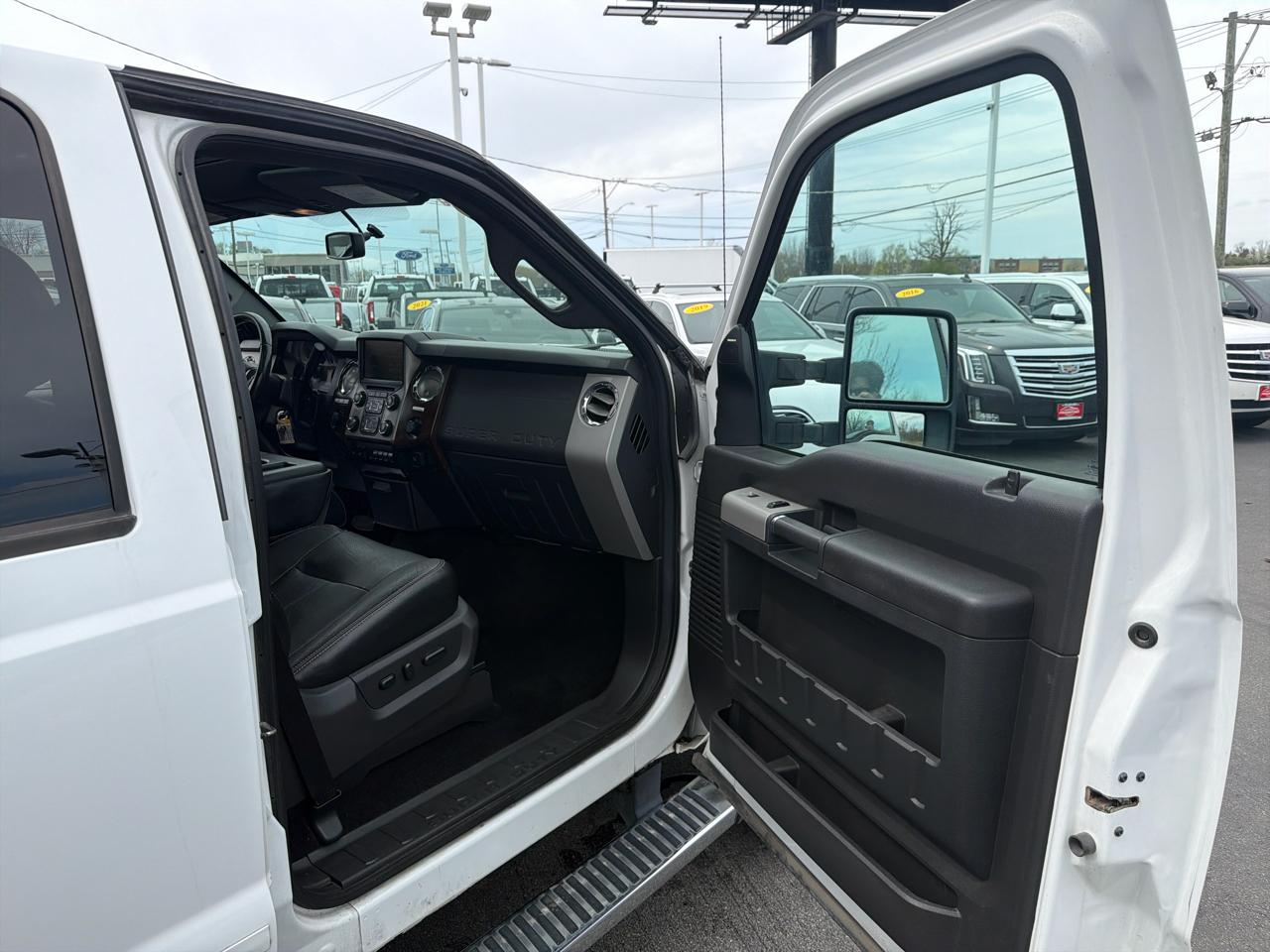 Ford Super Duty F-350 SRW 4WD Crew Cab 156" Lariat 2015