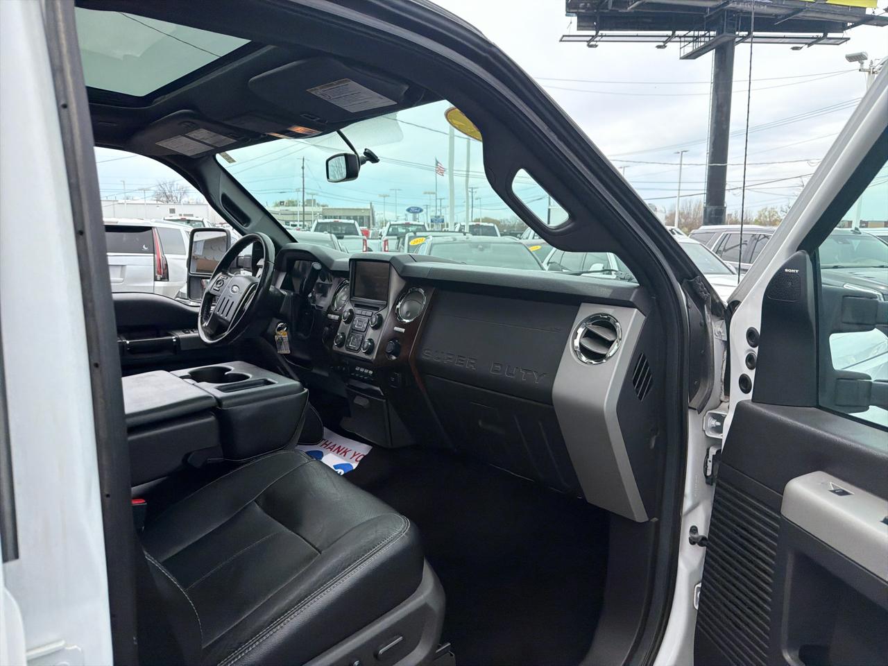 Ford Super Duty F-350 SRW 4WD Crew Cab 156" Lariat 2015