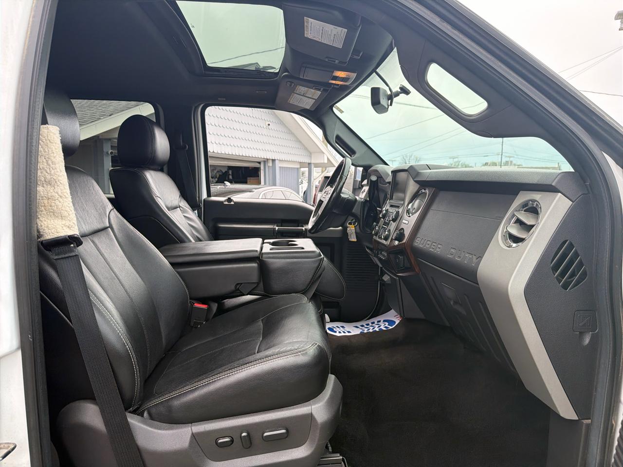 Ford Super Duty F-350 SRW 4WD Crew Cab 156" Lariat 2015