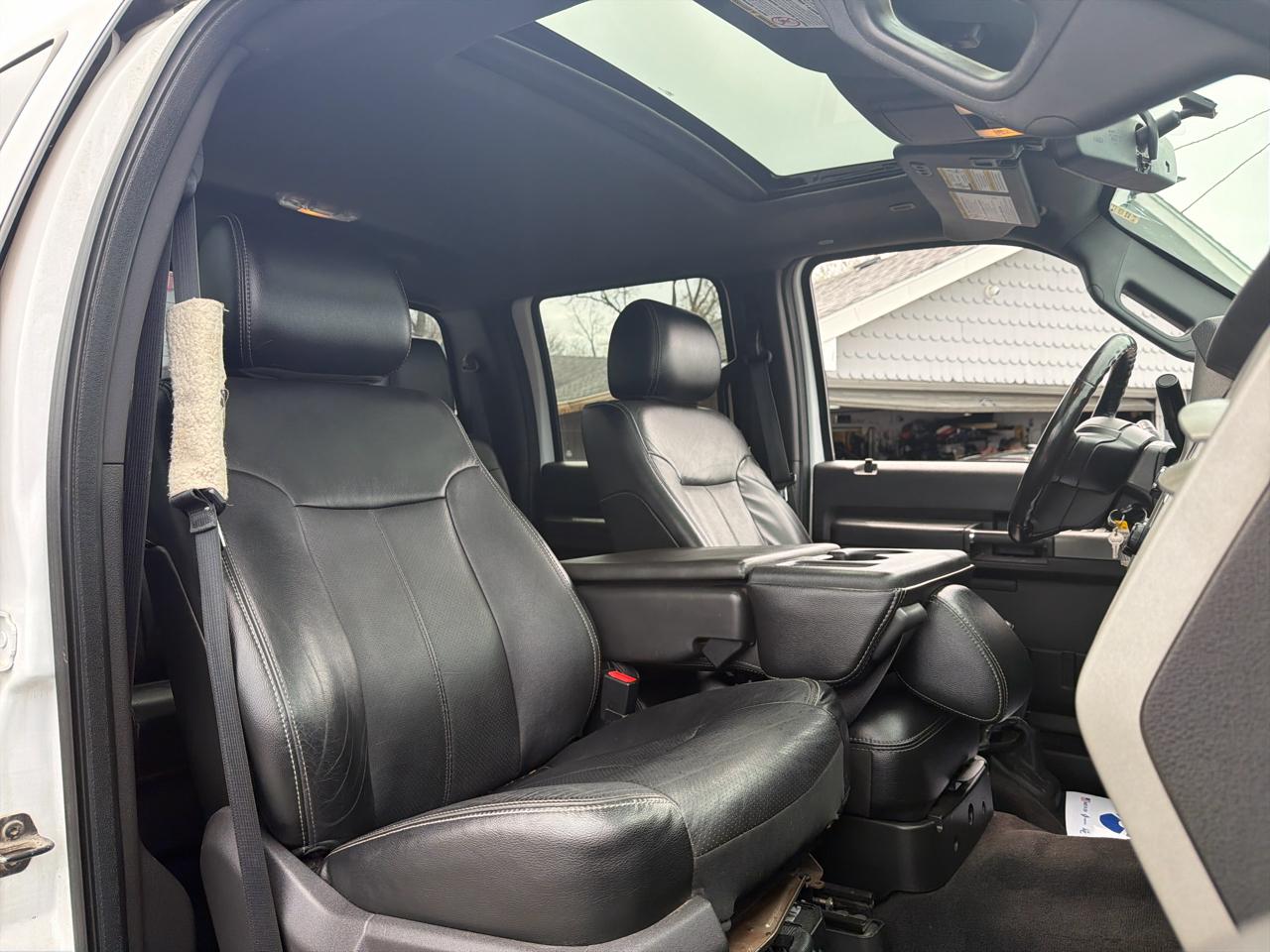 Ford Super Duty F-350 SRW 4WD Crew Cab 156" Lariat 2015