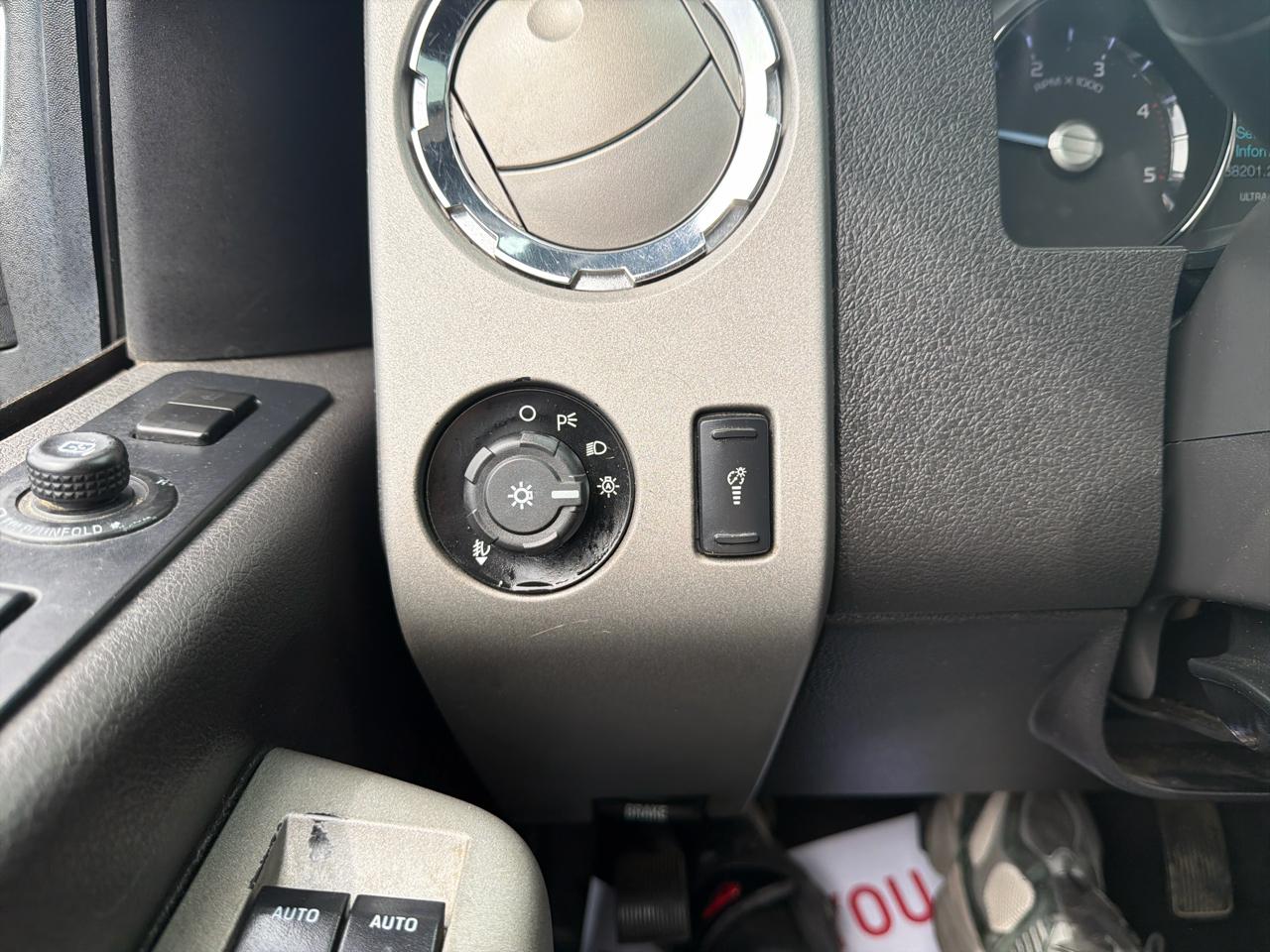 Ford Super Duty F-350 SRW 4WD Crew Cab 156" Lariat 2015