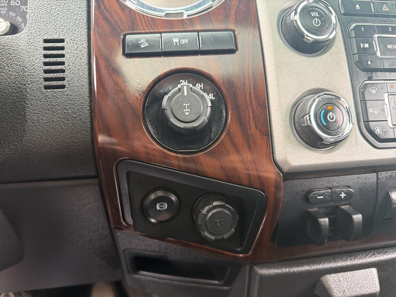 Ford Super Duty F-350 SRW 4WD Crew Cab 156" Lariat 2015