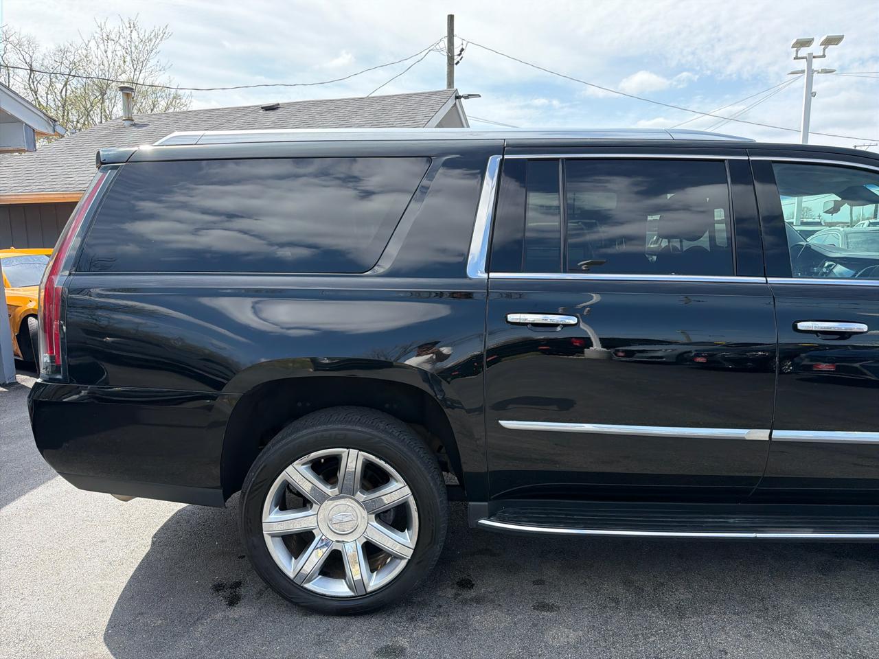 Cadillac Escalade ESV 4WD 4dr Luxury 2019