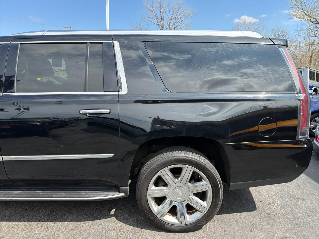 Cadillac Escalade ESV 4WD 4dr Luxury 2019