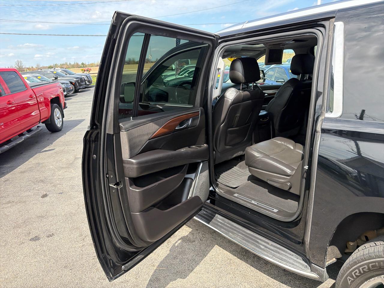 Cadillac Escalade ESV 4WD 4dr Luxury 2019